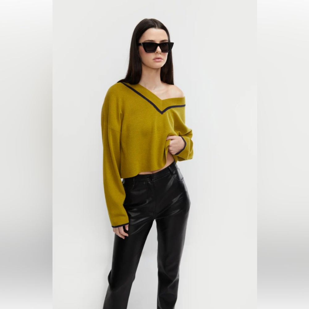 OAK + FORT Cropped Mustard V-Neck Sweater Dopamine  Y2K oversized